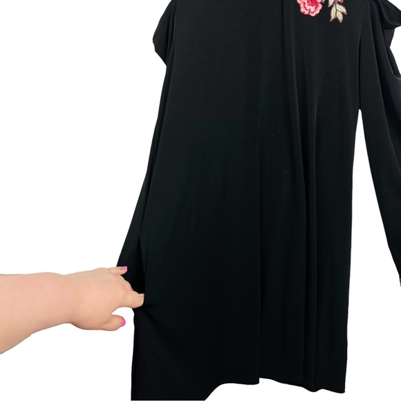 AGB Black Mock Neck Cold Shoulder Embroidered Floral Summer Mini Shift Dress - Picture 5 of 11